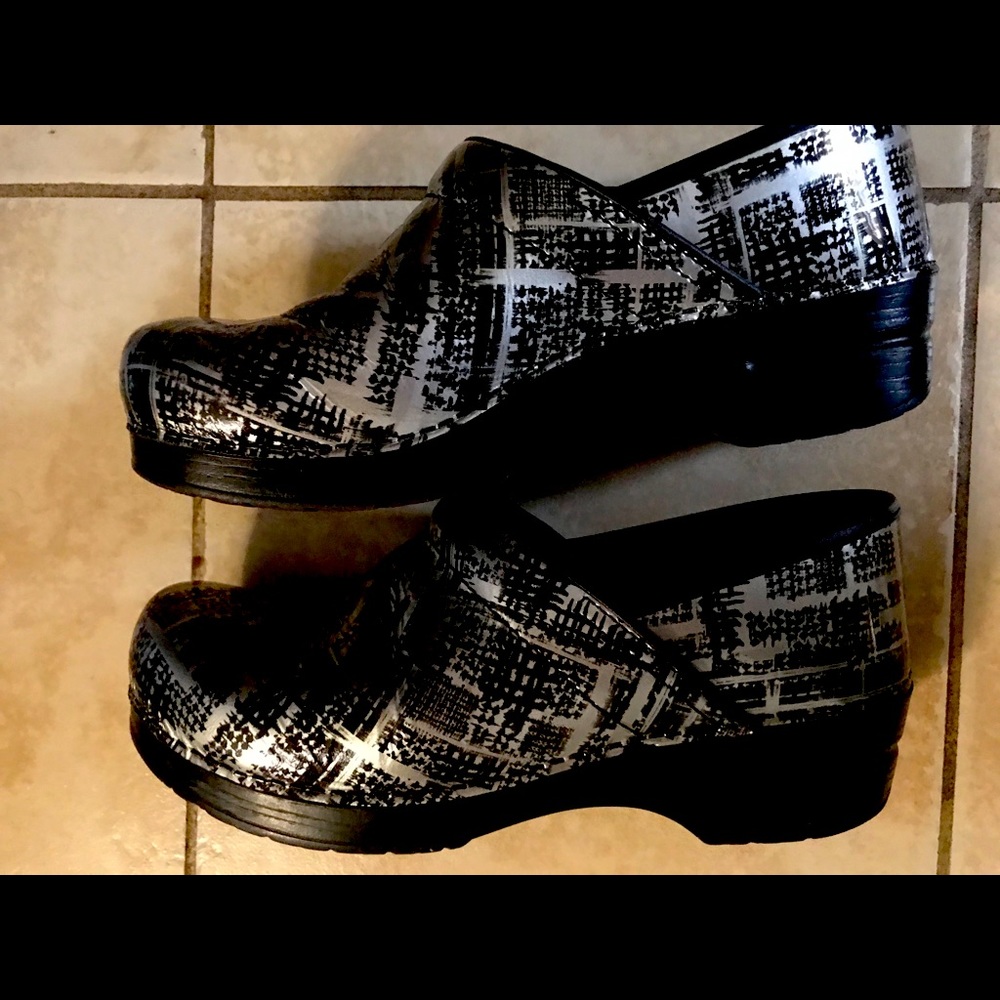 Dansko Nurses shoes. Size 10.